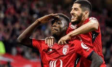 爱游戏娱乐-包含兰斯队全队备战迎接下一轮比赛的词条