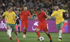 爱游戏新闻-澳大利亚球员在世界杯预选赛中全力以赴