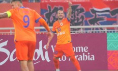 爱游戏app下载地址-关于外援表现出色，球队士气高涨的信息