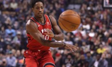 爱游戏官网入口-包含猛龙主帅调整阵容，力图重振队伍士气的词条