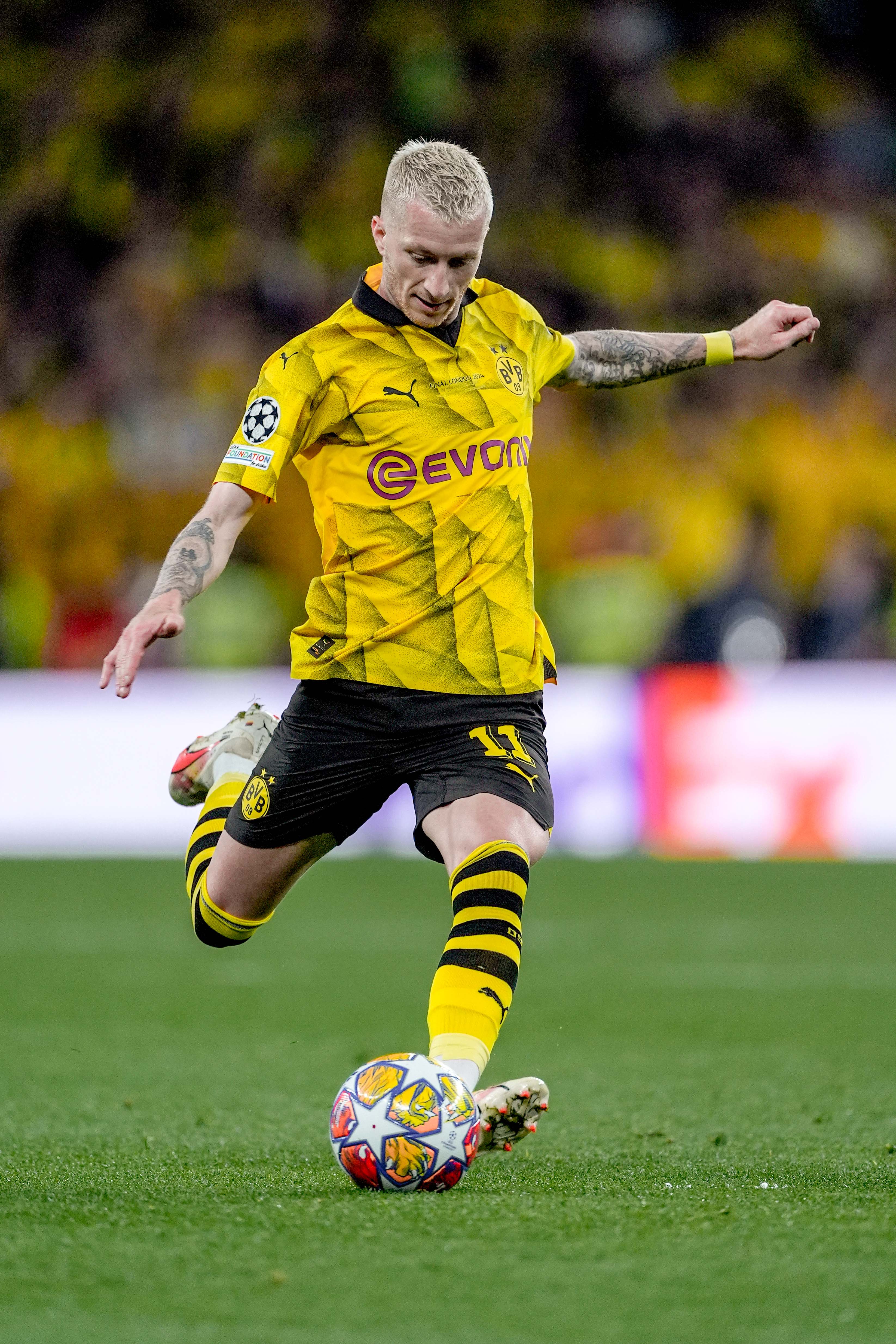 五彩缤纷！全新一场足球对决即将轰动世界的简单介绍