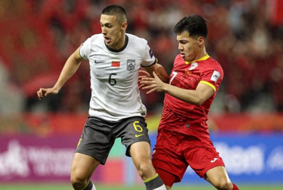 比赛中球队战胜老对手，展现实力与决心