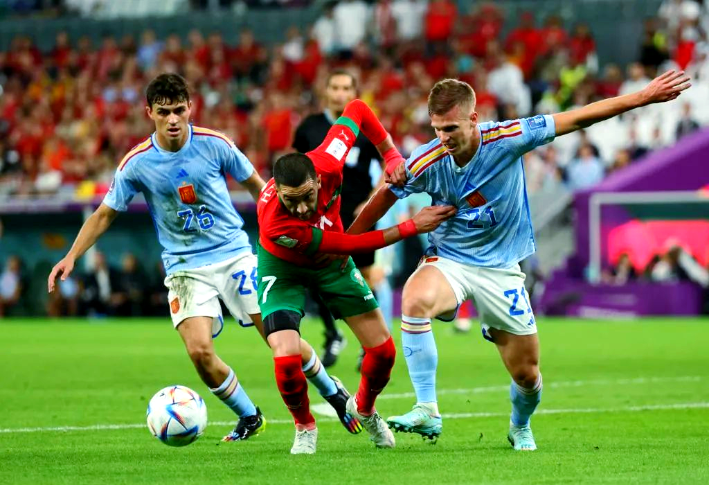 高水平足球比赛中球员防守稳固,取得胜利的简单介绍 高水平足球比赛中球员防守稳固,取得胜利的简单介绍