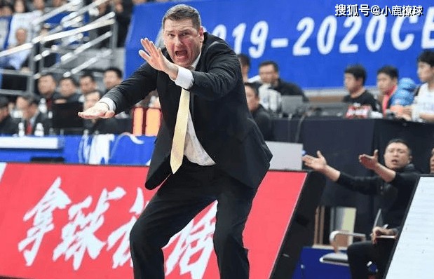 福建男篮主教练调整战术，取得成效