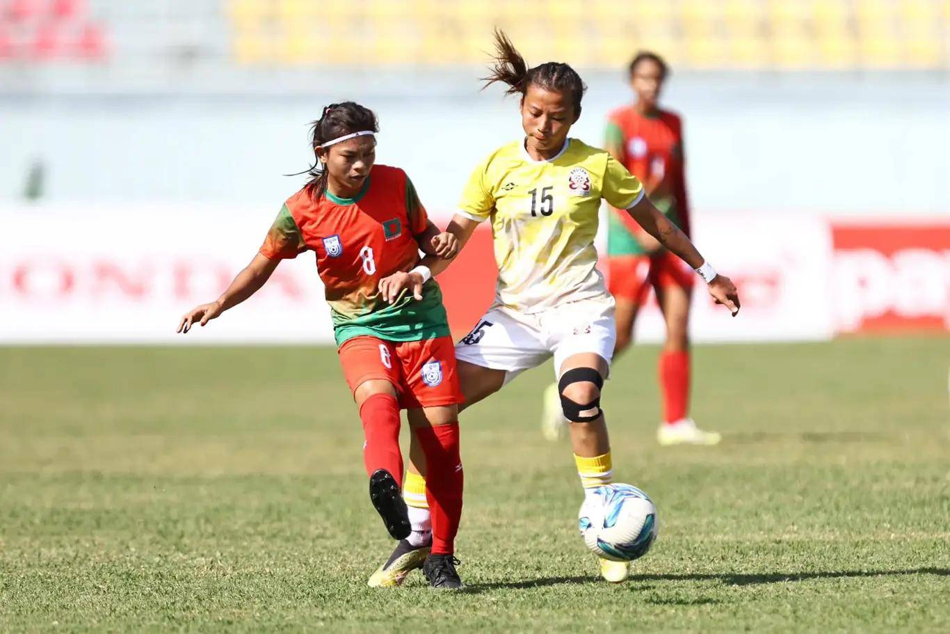 女足比赛战况激烈,球员竞技水平高 女足比赛战况激烈,球员竞技水平高