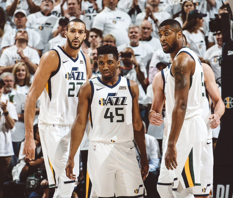 关于爵士大胜对手,主场连胜势如破竹的信息 关于爵士大胜对手,主场连胜势如破竹的信息