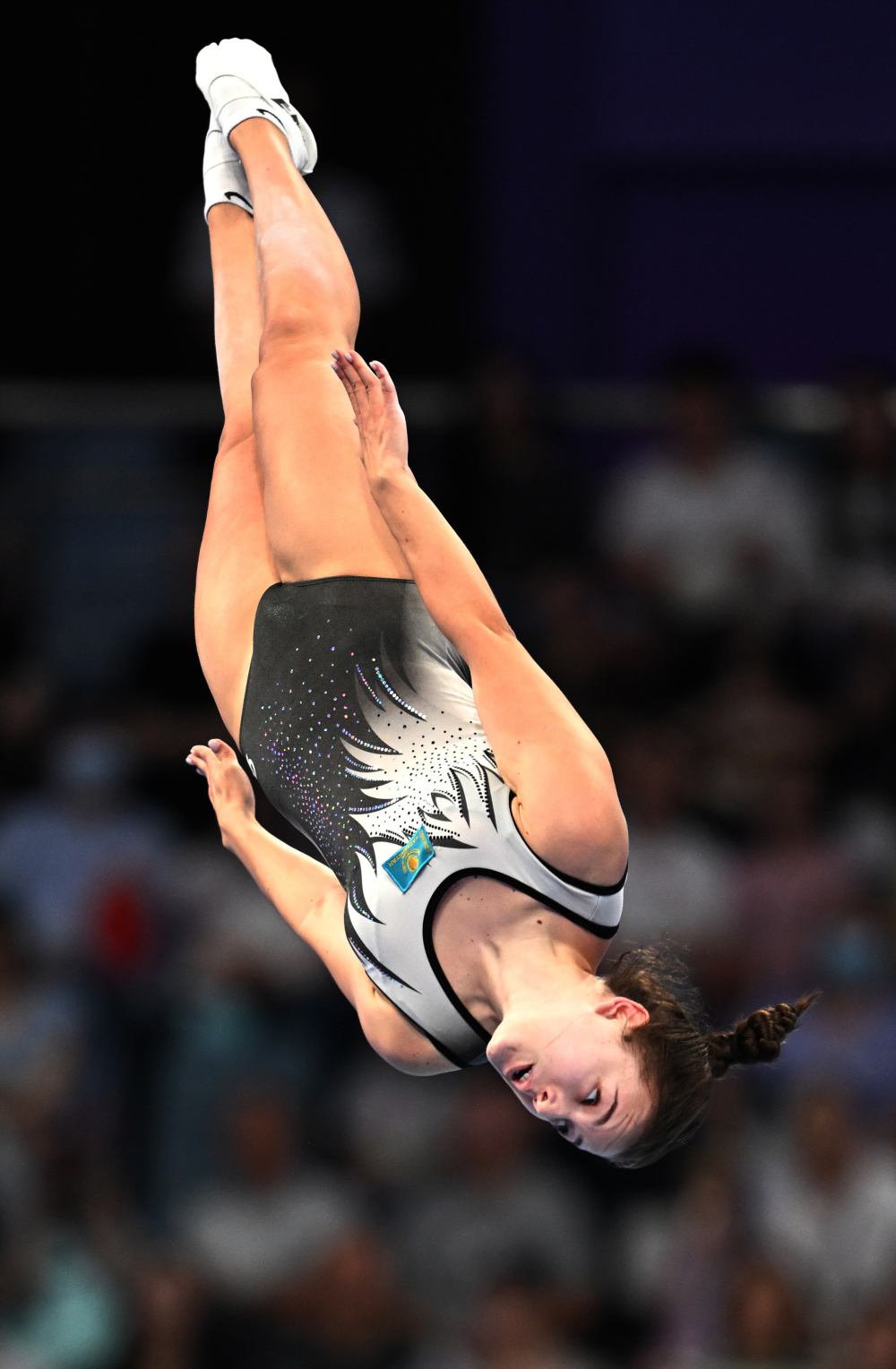 竞技体操平衡木决赛，中国队包揽金银牌