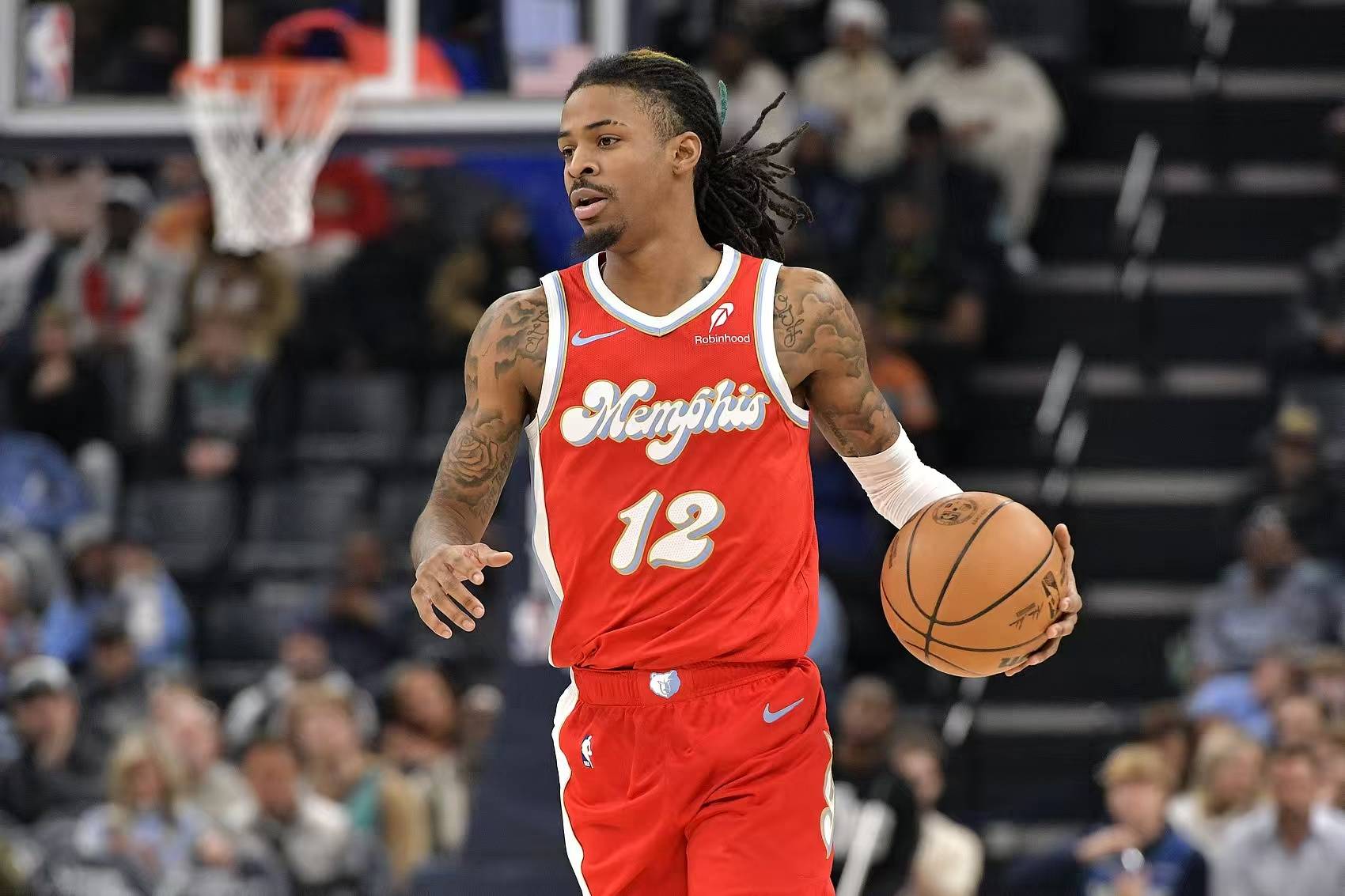 爵士力克灰熊,主场豪取八连胜 爵士力克灰熊,主场豪取八连胜