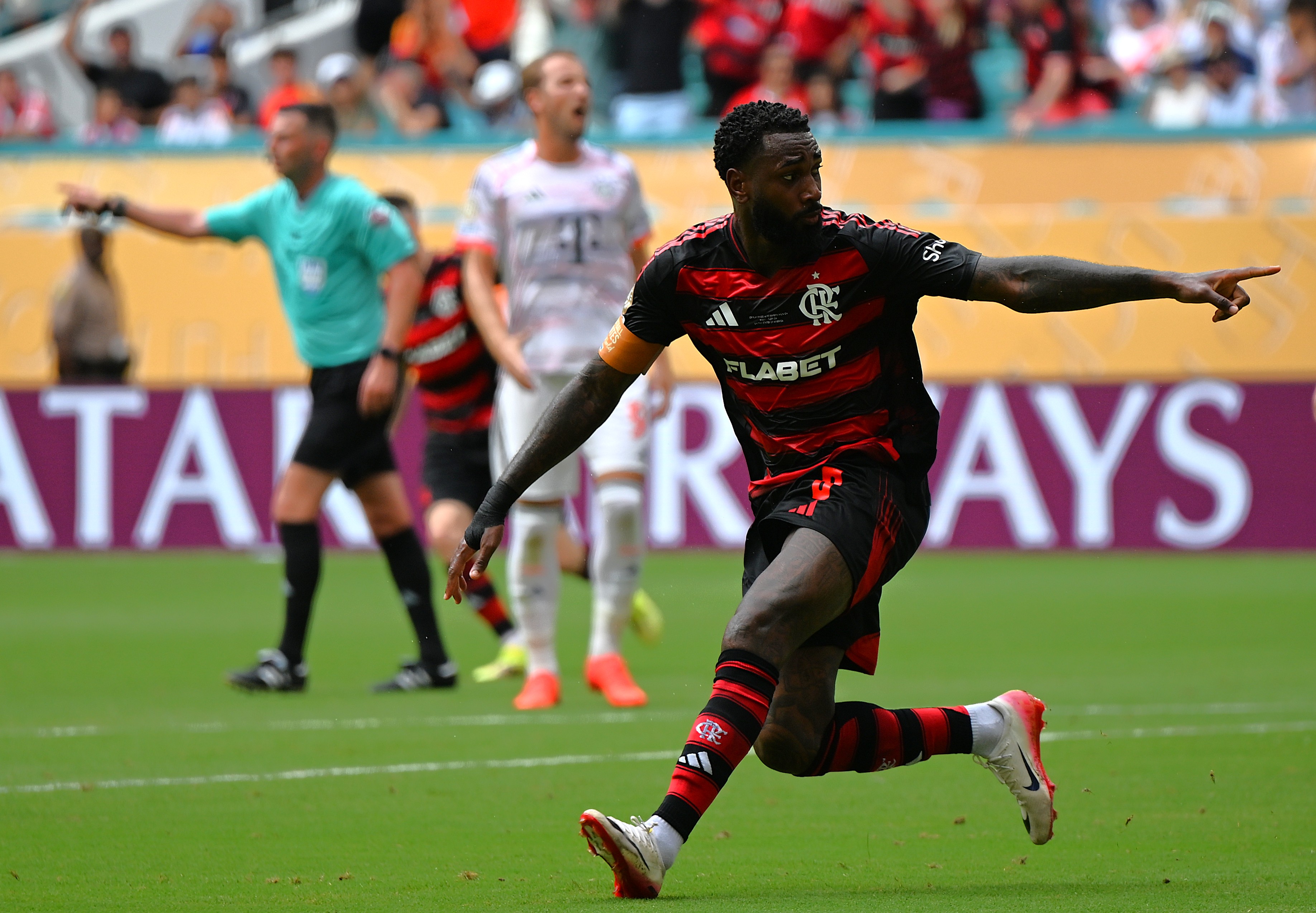 包含魔力表演！拜仁慕尼黑连续晋级欧洲赛四强的词条