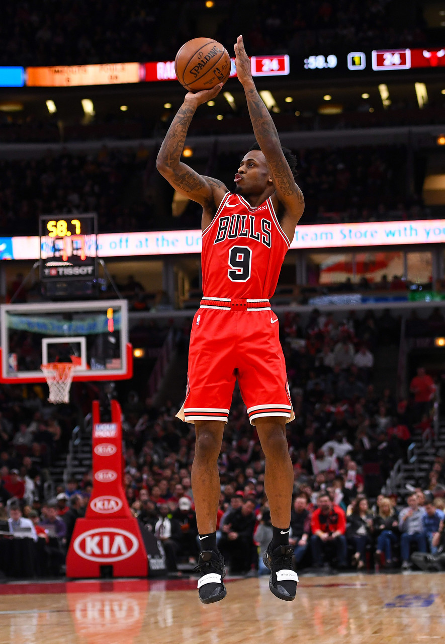 关于安东尼奥-布莱克尼在CBA比赛中再次表现出色，领军球队获得胜利的信息