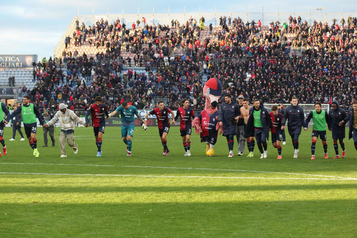 包含比赛后的胜利庆祝派对，精彩绝伦的词条