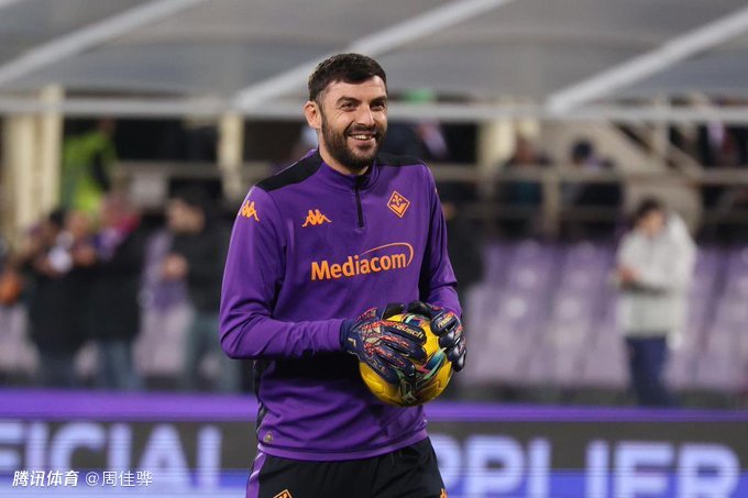 包含AC米兰后场大换血：多名老将将离队，新援加盟强化防线的词条