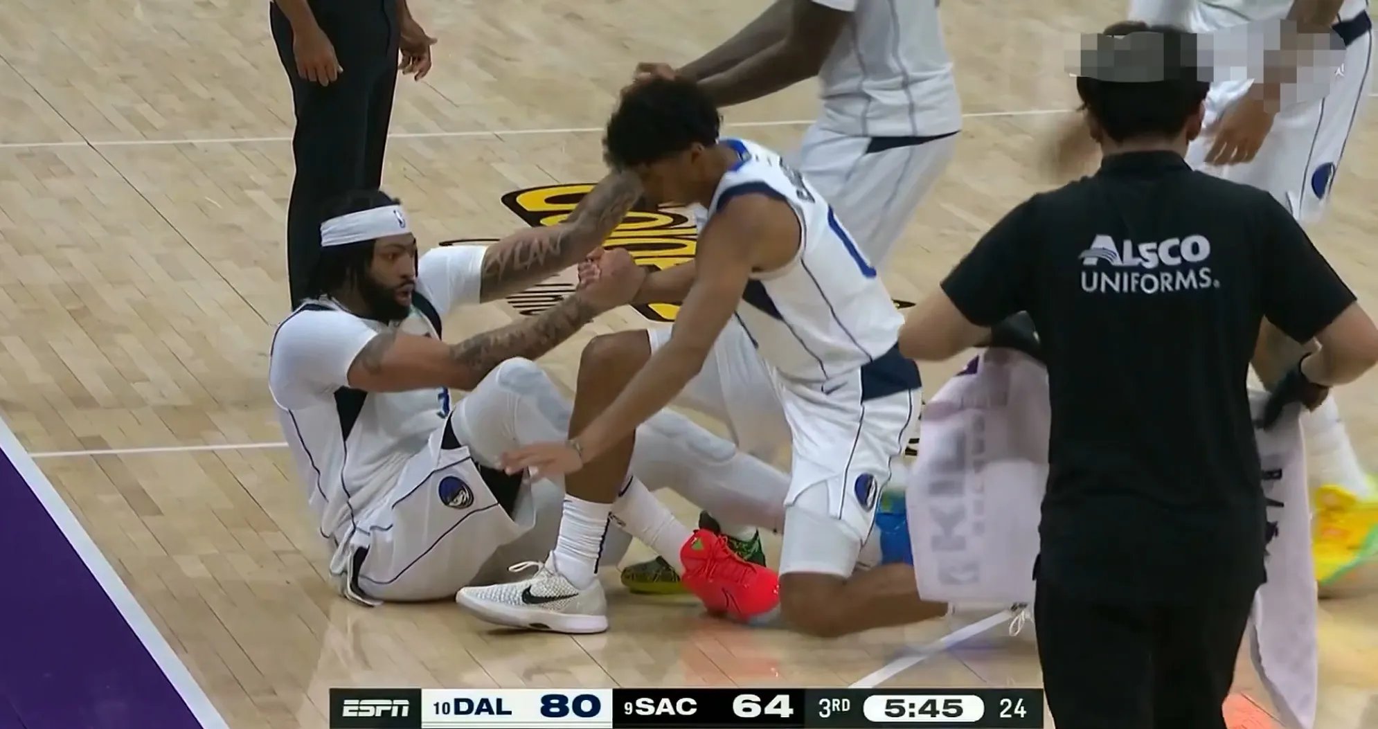 独行侠客场击败国王，全队表现出色连胜两场的简单介绍