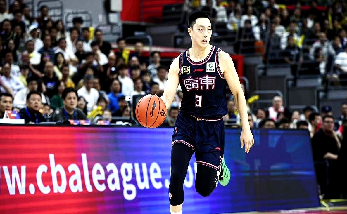 防守稳固,球队获得胜利紧追领头羊 防守稳固,球队获得胜利紧追领头羊