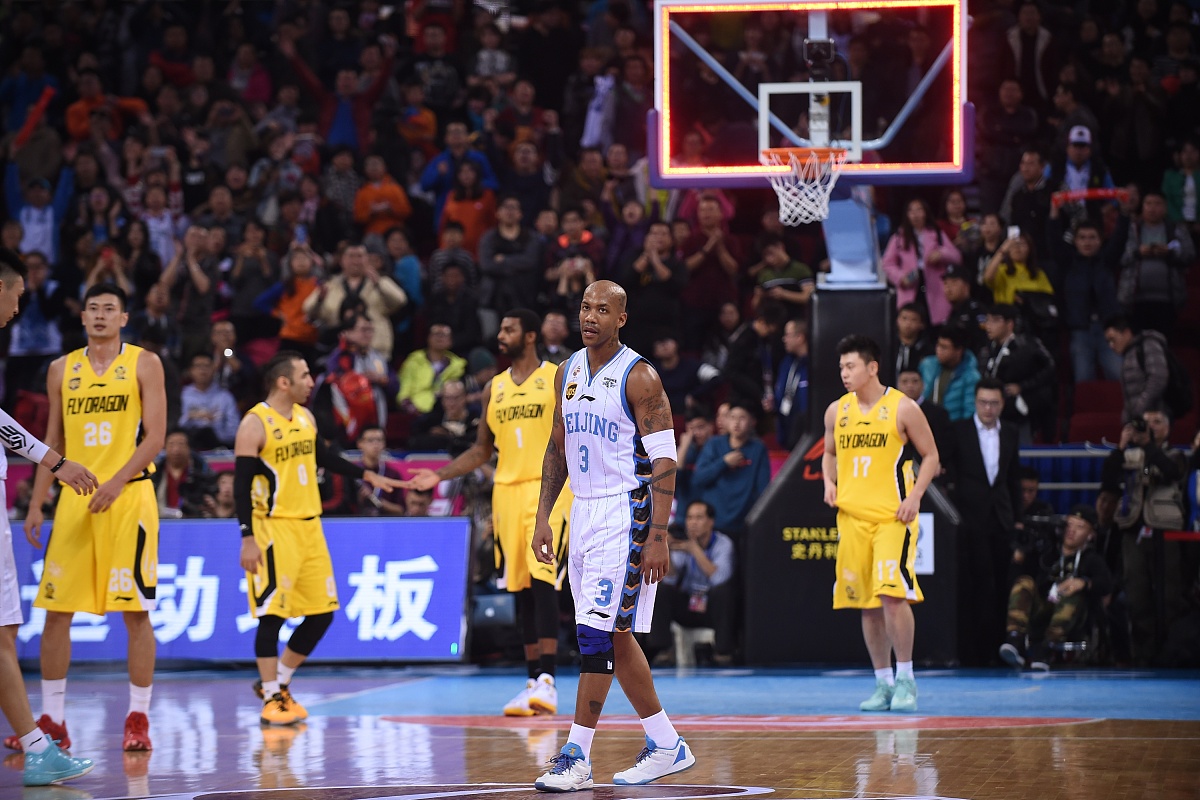 勇士主场击败太阳取得两连胜