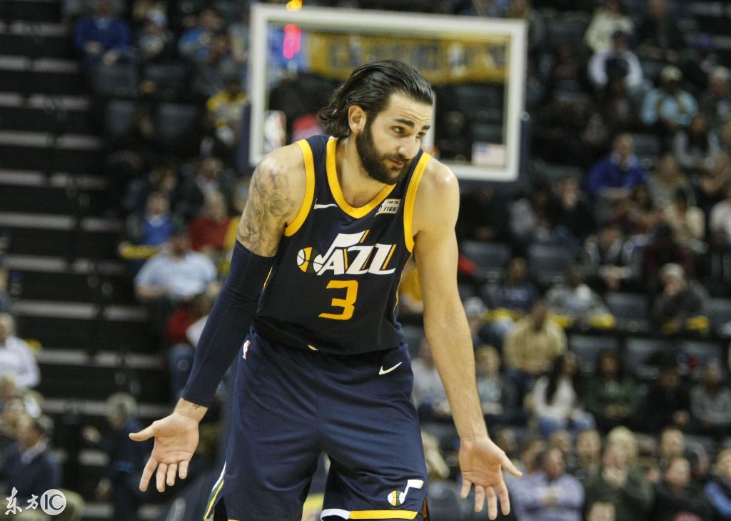 爵士逆转灰熊，米切尔独取35分