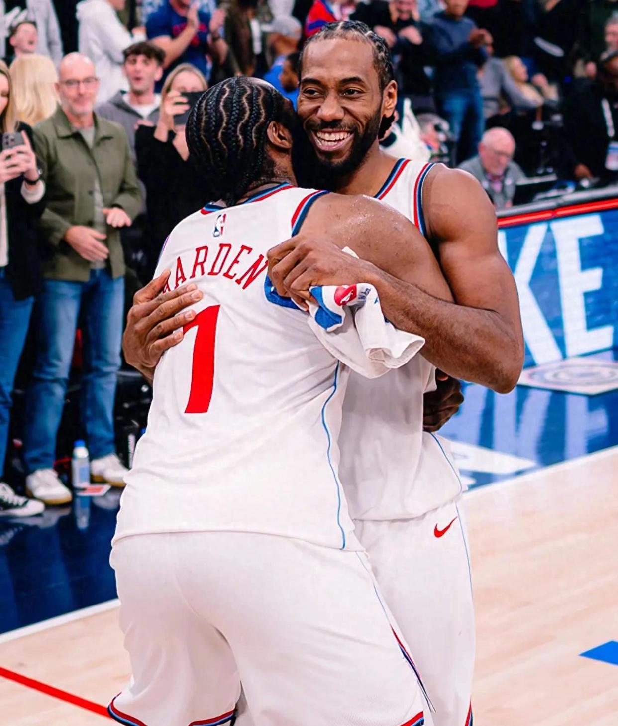 快船战胜尼克斯，保持领先