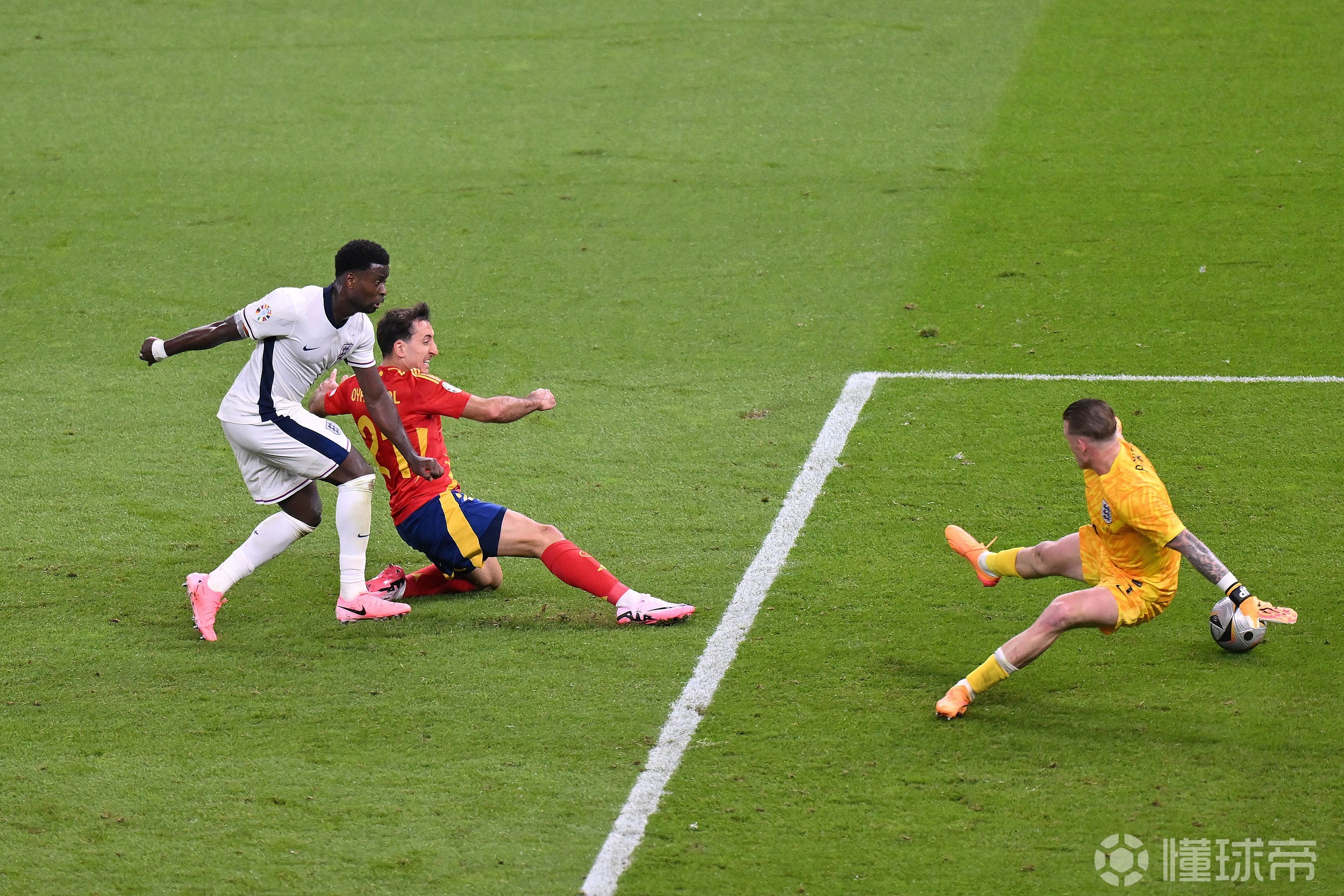 法国足球联赛赛况反复激烈，局势扑朔迷离的简单介绍