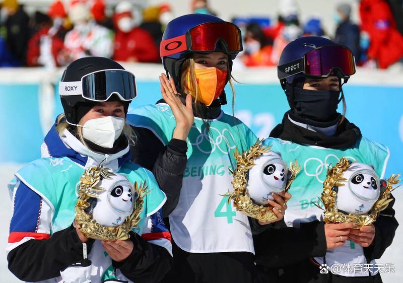 举重冠军激动落泪，感谢支持