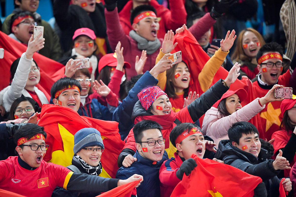 包含强力助威！球迷为国家队喝彩的词条