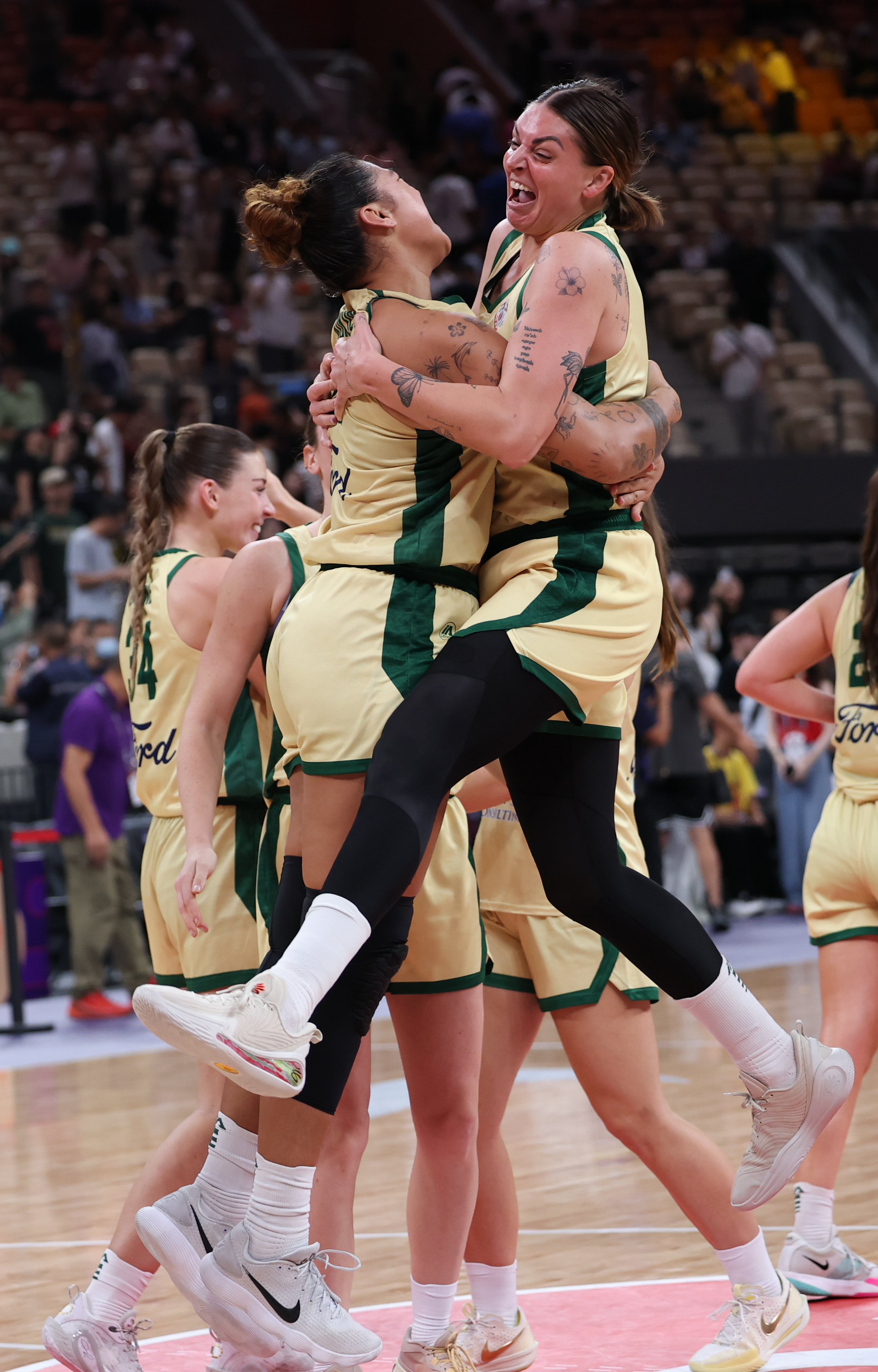 澳大利亚女篮在国外比赛中获得关键胜利