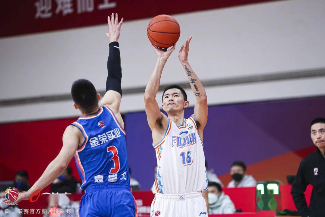 江西男篮主场告捷，提升排名至中游的简单介绍