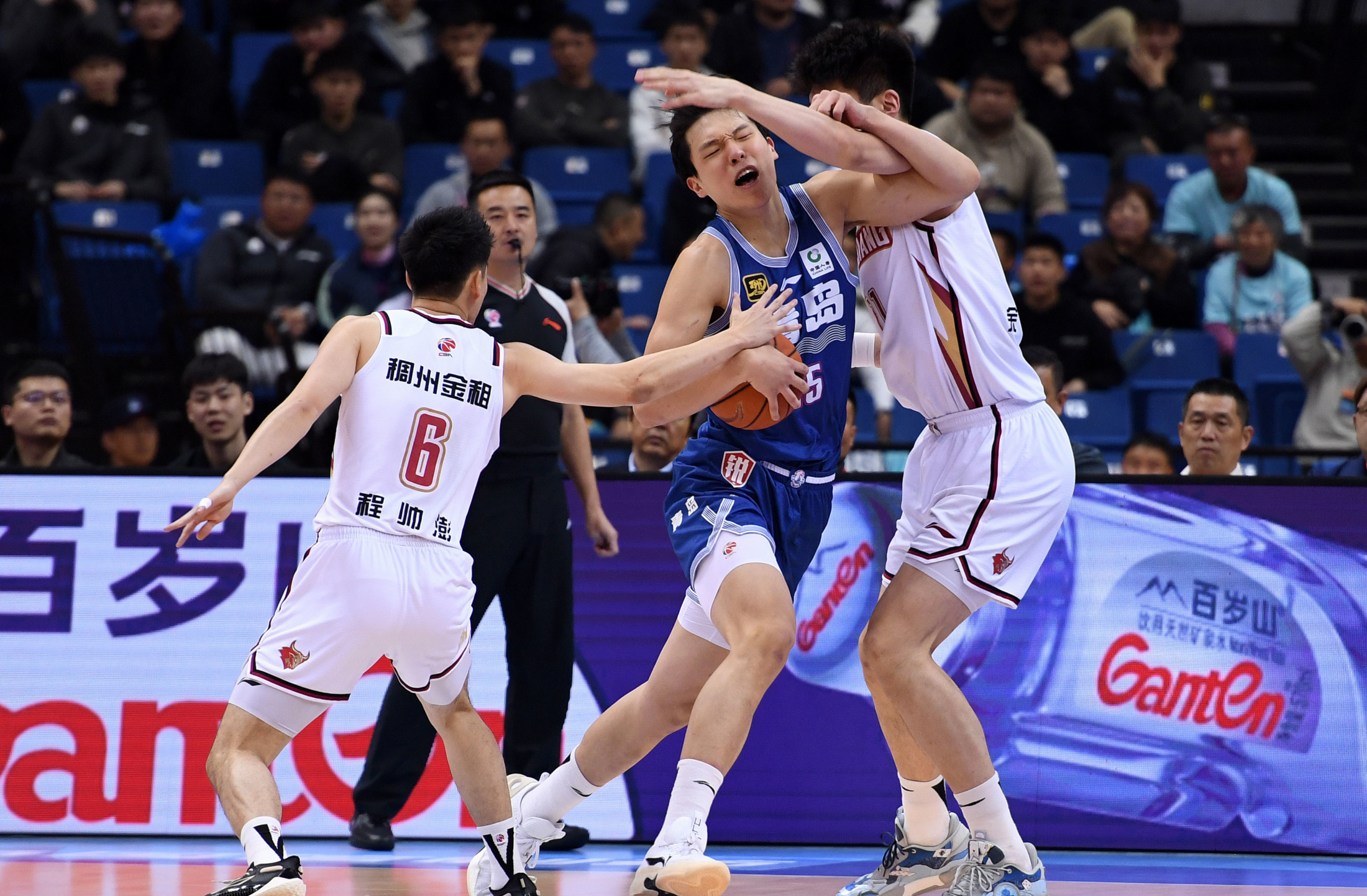 浙江男篮击败四川队，豪取胜利