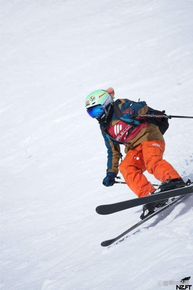 滑雪项目选手驾驭成功获佳绩