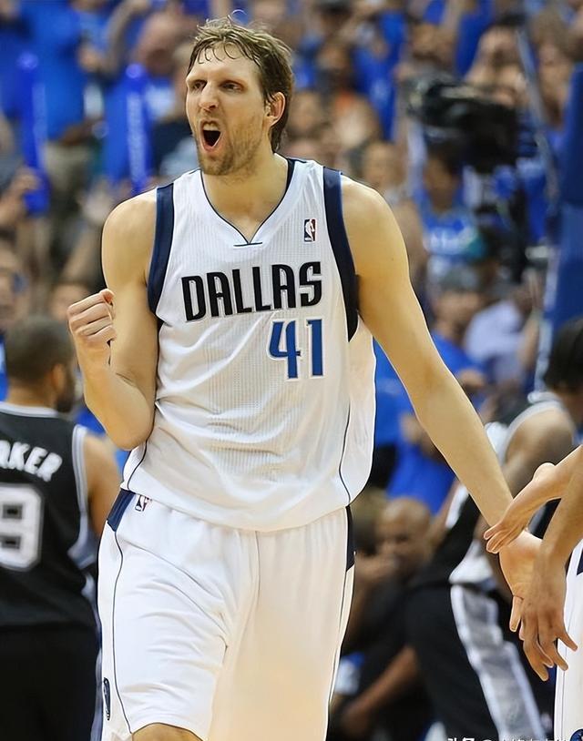 篮球传奇球星告别赛场，感动球迷心扉