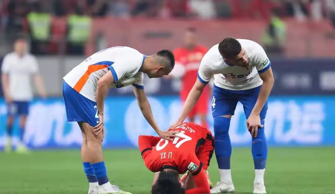 荷兰球队中场因伤退出赛季，困扰球队